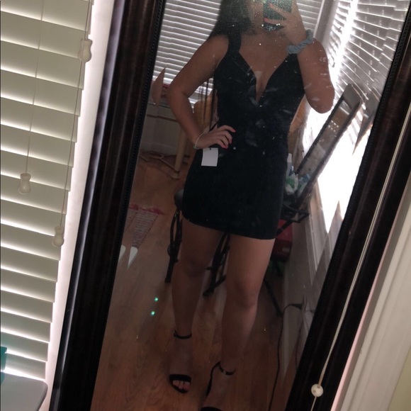 revolve black mini dress w no back - Picture 2 of 4